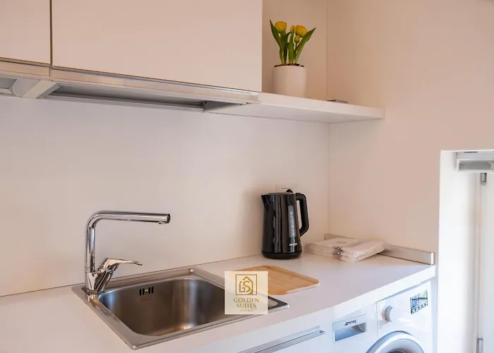 Goldensuitesitaly I Duomo 2 * טרנטו