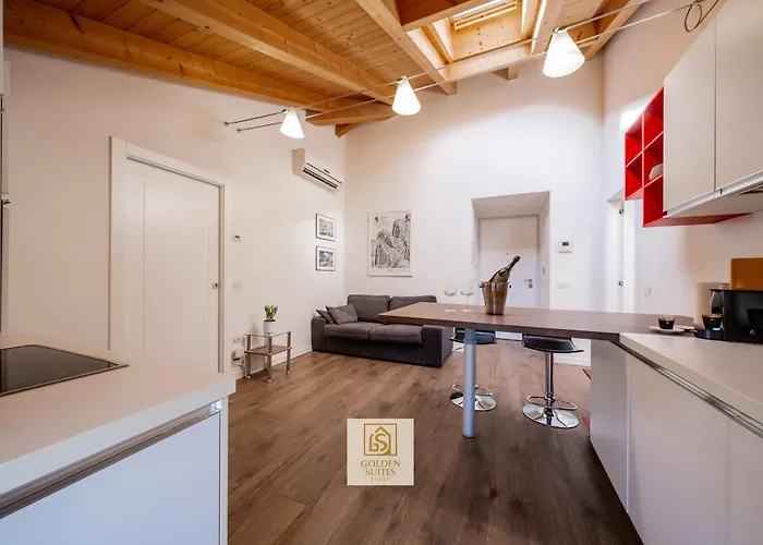 Goldensuitesitaly I Duomo 2 * טרנטו