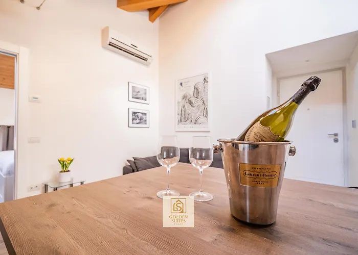 Goldensuitesitaly I Duomo 2 דירה