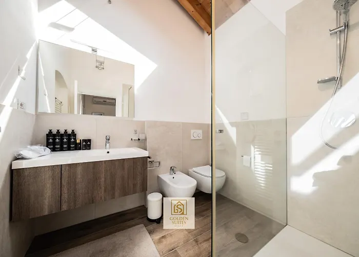 דירה Goldensuitesitaly I Duomo 2 *