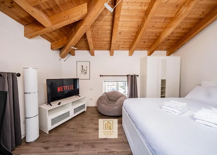 Goldensuitesitaly I Duomo 2 * טרנטו