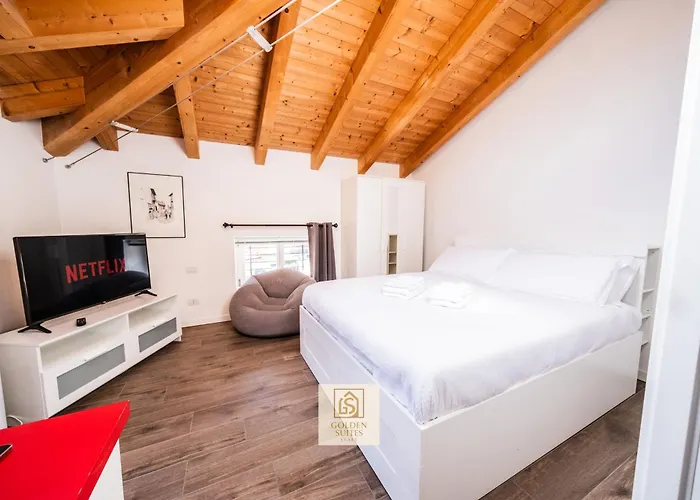 Goldensuitesitaly I Duomo 2 דירה *