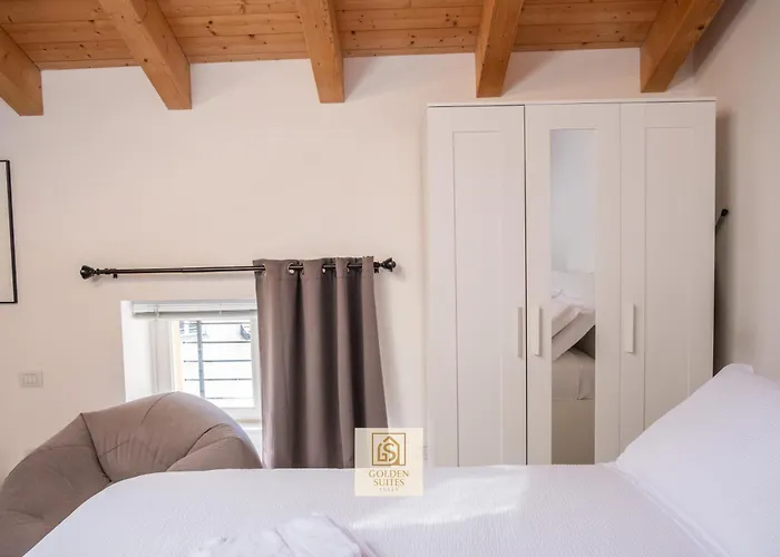 Goldensuitesitaly I Duomo 2 דירה